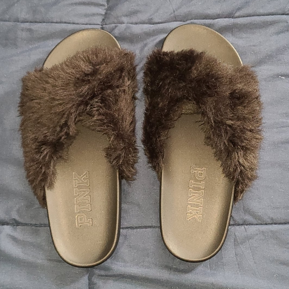Faux fur slides